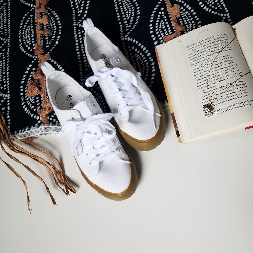 Trendy White Sneakers Size 10 - Picture 1 of 5